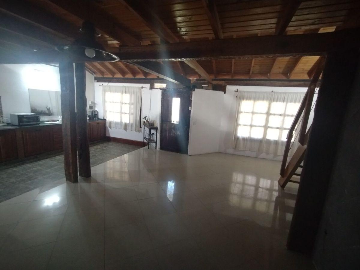 Foto de Hermoso Chalet. Muy buena calidad en terminaciones, imagen 2