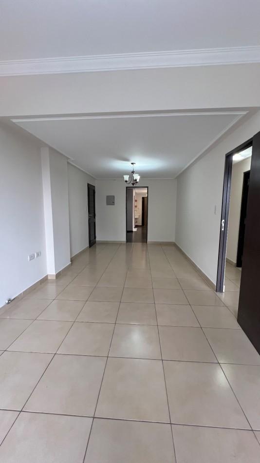 Foto de En VENTA Departamento de 2 dormitorios con dependencia frente a Plaza, imagen 2