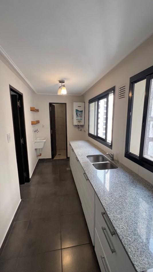 Foto de En VENTA Departamento de 2 dormitorios con dependencia frente a Plaza, imagen 5