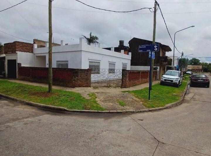 VENTA DE DOS CASAS CON LOCAL EN VILLA LUZURIAGA 5
