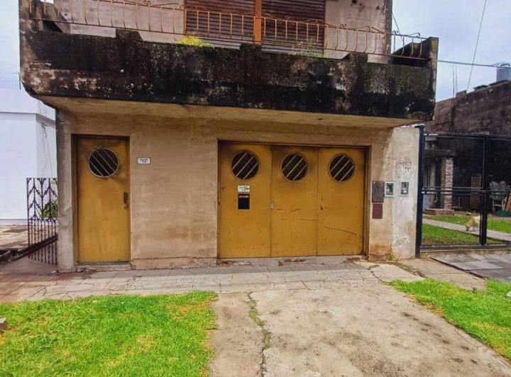 VENTA DE DOS CASAS CON LOCAL EN VILLA LUZURIAGA 3