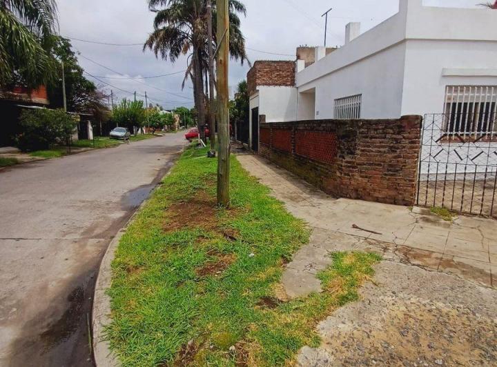 VENTA DE DOS CASAS CON LOCAL EN VILLA LUZURIAGA 2