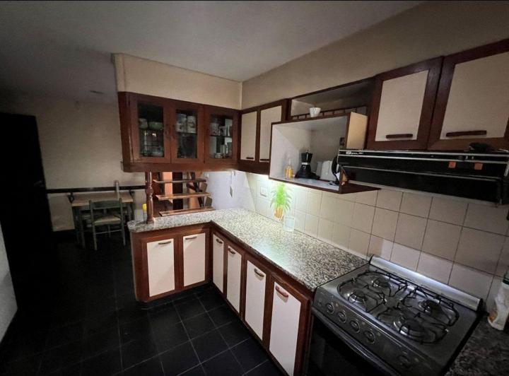 CHALET 2 PLANTAS 6 AMB 3 BAÑOS COCHERA FONDO LIBRE 3