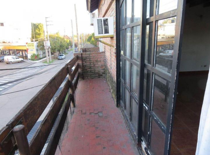 VENTA DE DEPARTAMENTO 3 AMBIENTES EN HURLINGHAM 4