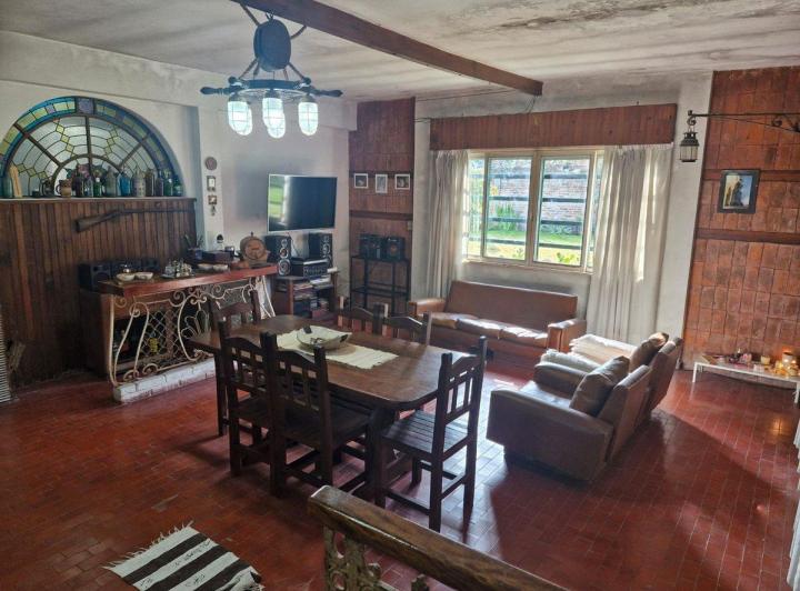 CASA 5 AMBIENTES. PARQUE, QUINCHO, PILETA. 659M2 3
