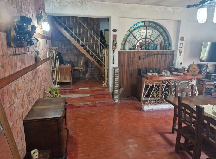 CASA 5 AMBIENTES. PARQUE, QUINCHO, PILETA. 659M2 5