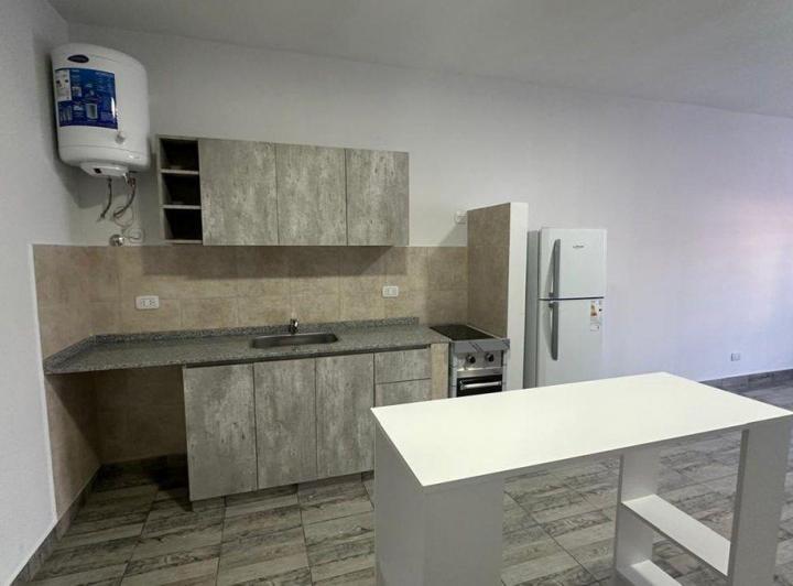 Dpto. (2) monoambiente en alquiler en Moron 2