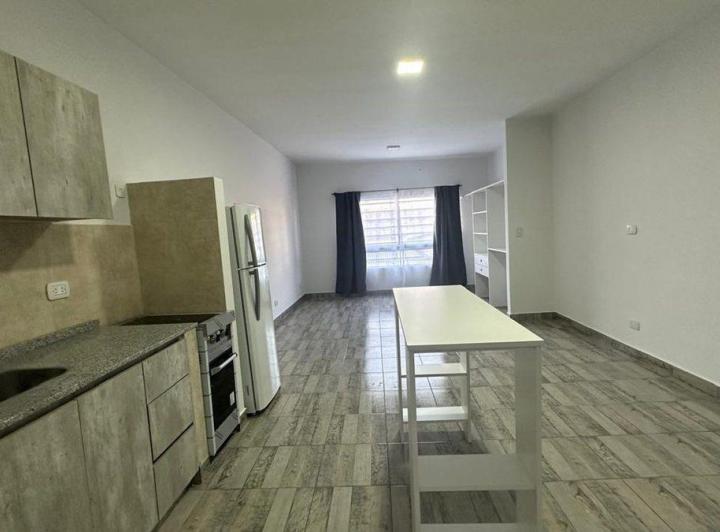 Dpto. (2) monoambiente en alquiler en Moron 4