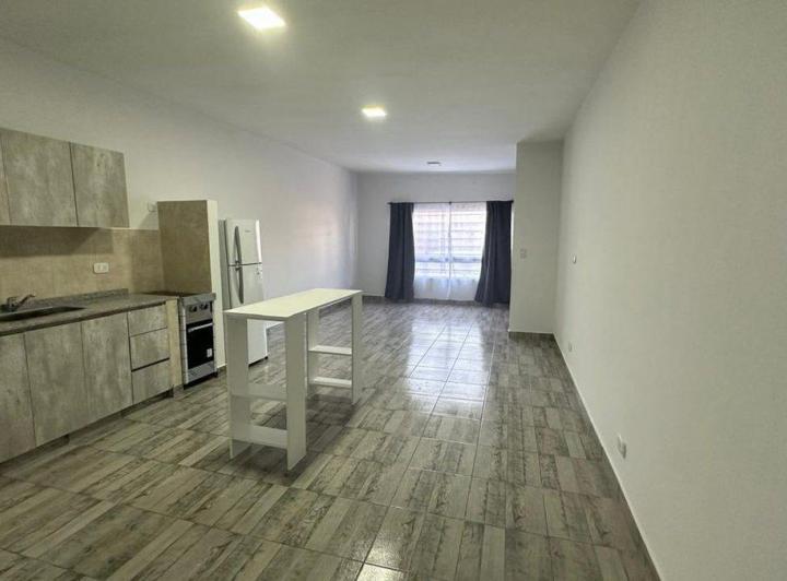 Dpto. (2) monoambiente en alquiler en Moron 1