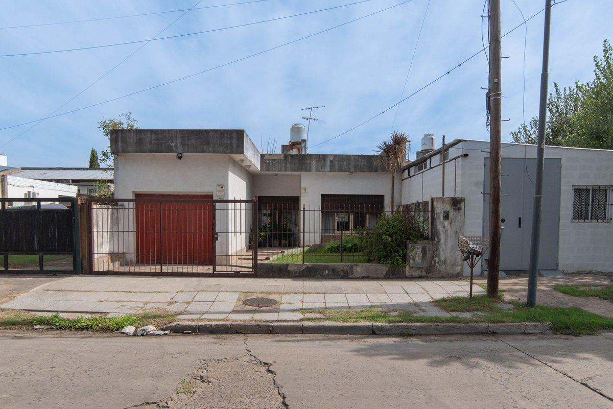 VENTA CASA 3 AMBIENTES HURLINGHAM APTO CREDITO