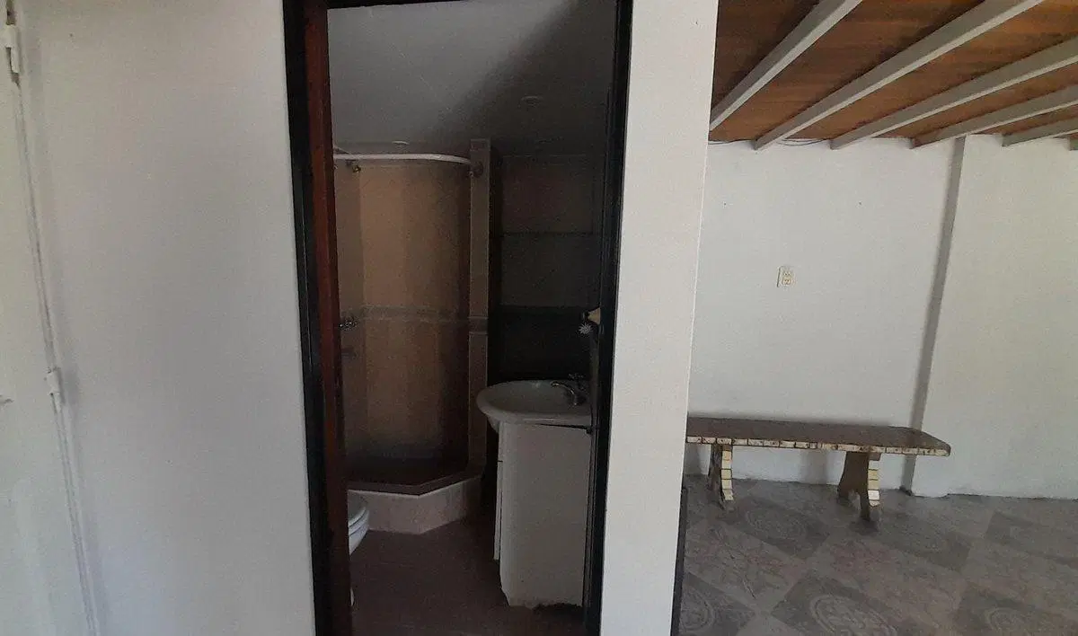 CASA  EN VENTA 3 AMBIENTES -EN VILLA TESEI 4