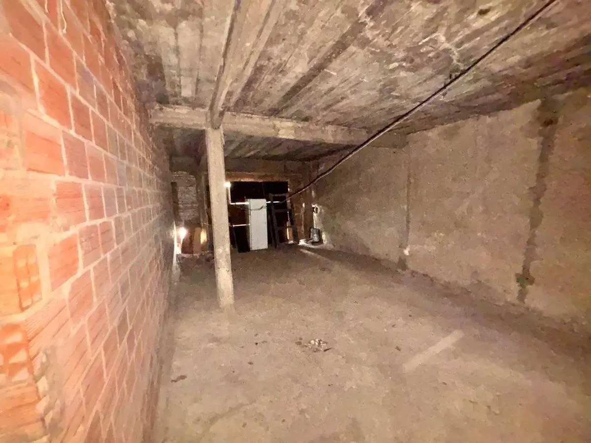 Lote en venta  con construcción en  Hurlingham 5