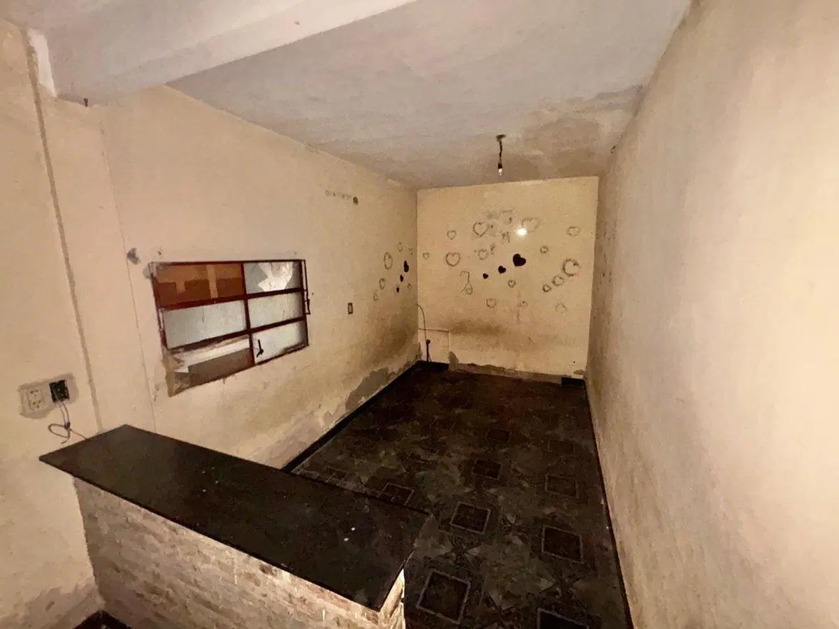 Lote en venta  con construcción en  Hurlingham 3