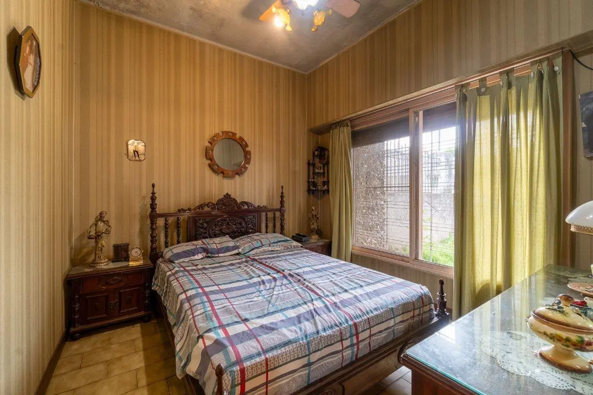 CASA EN VENTA  3 AMBIENTES - CASEROS 2