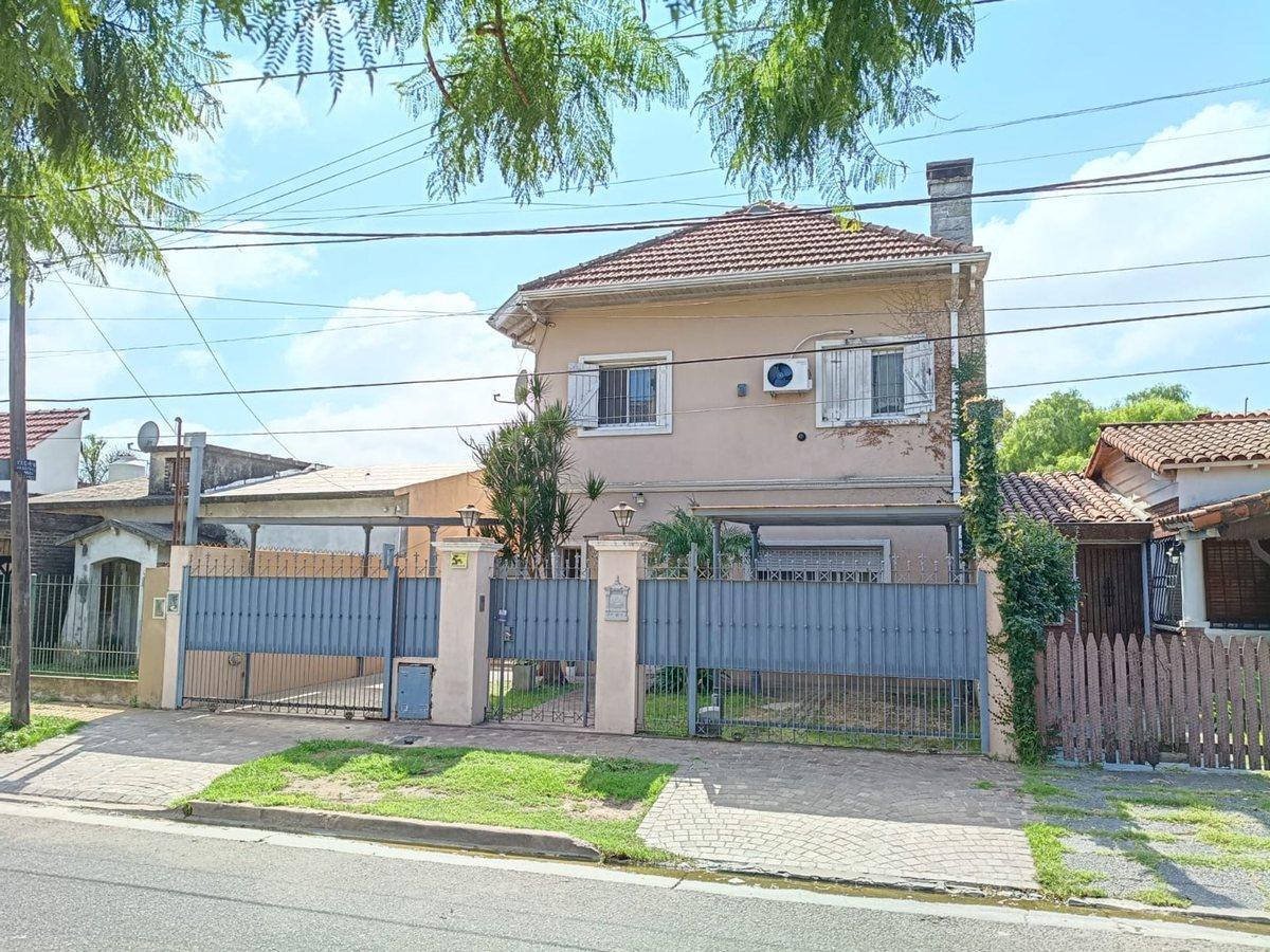 Venta casa 2 plantas 4 amb pileta quincho