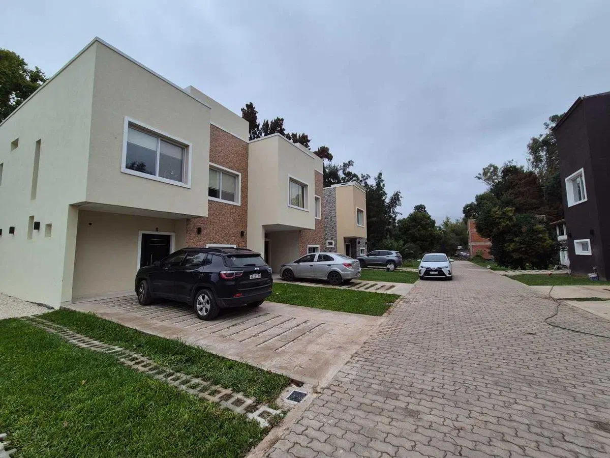 VENTA CASA EN POZO 3 AMB  BARRIO CERRADO / PERMUTA 5
