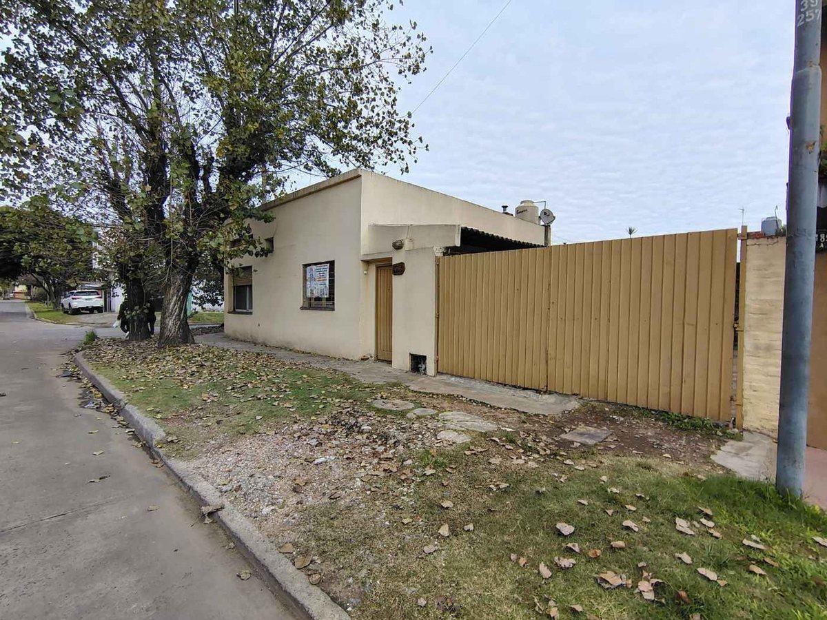 CASA 4 AMB EN LOTE PROPIO VILLA TESEI NUEVO VALOR