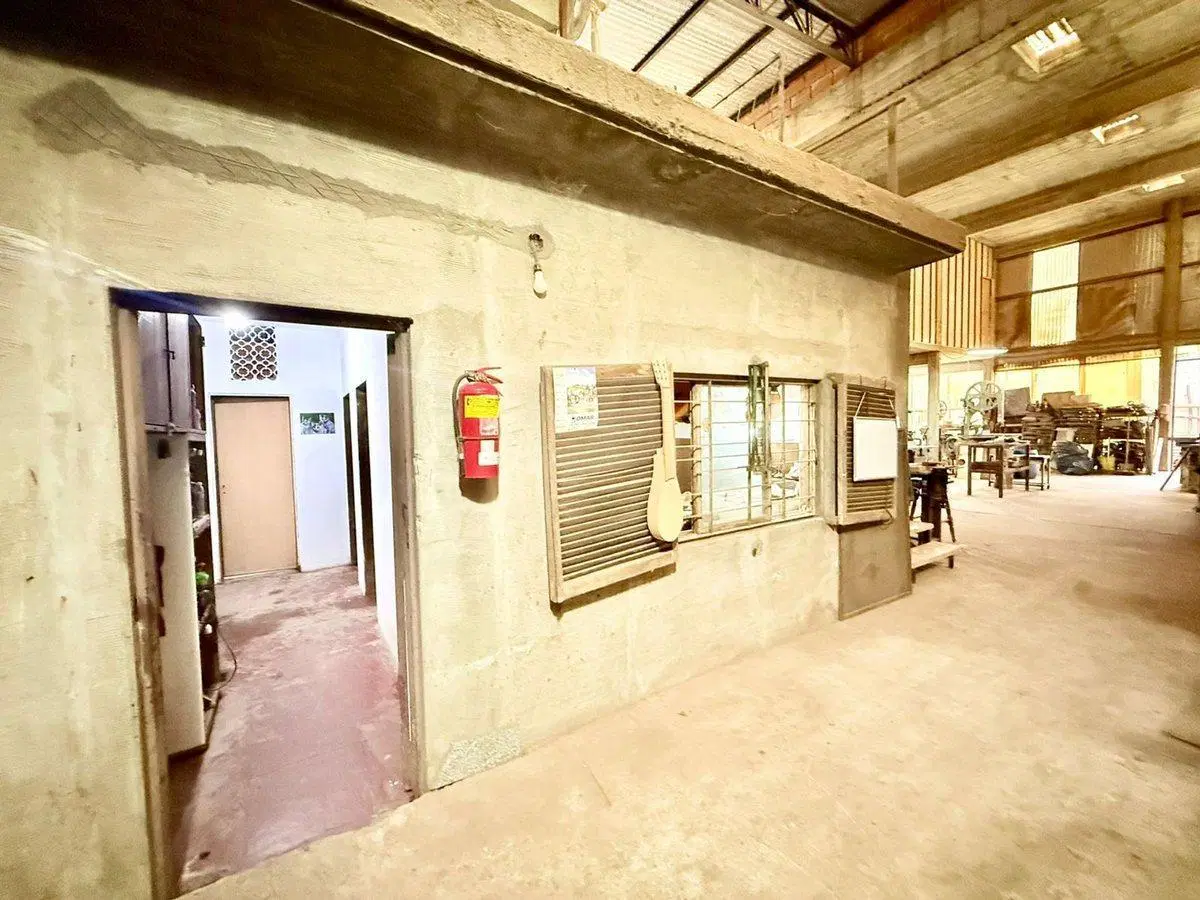 VENTA GALPON EN VILLA TESEI 4