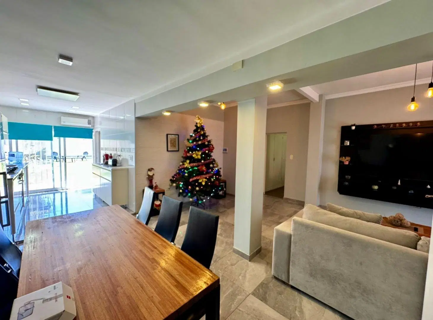 VENTA CASA 5 AMBIENTES HURLINGHAM PISCINA  PERMUTA 4