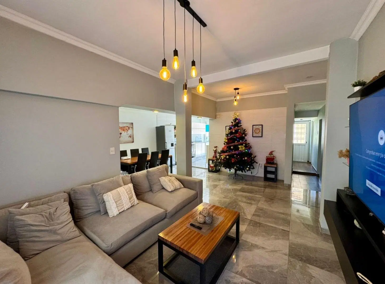 VENTA CASA 5 AMBIENTES HURLINGHAM PISCINA  PERMUTA 2