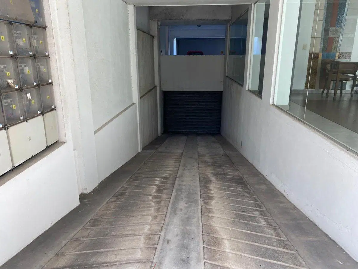 VENTA COCHERA CUBIERTA MORÓN CENTRO PERMUTA 4