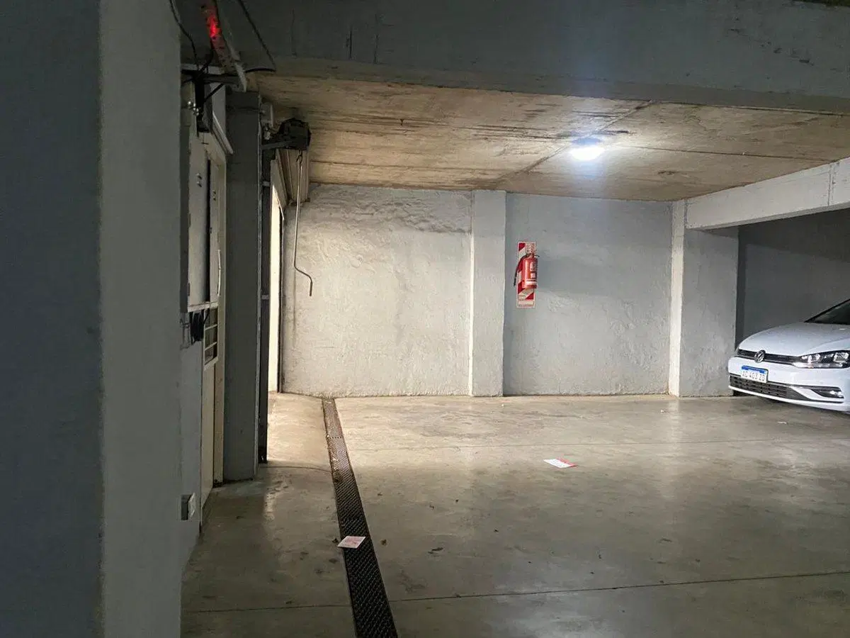VENTA COCHERA CUBIERTA MORÓN CENTRO PERMUTA 3