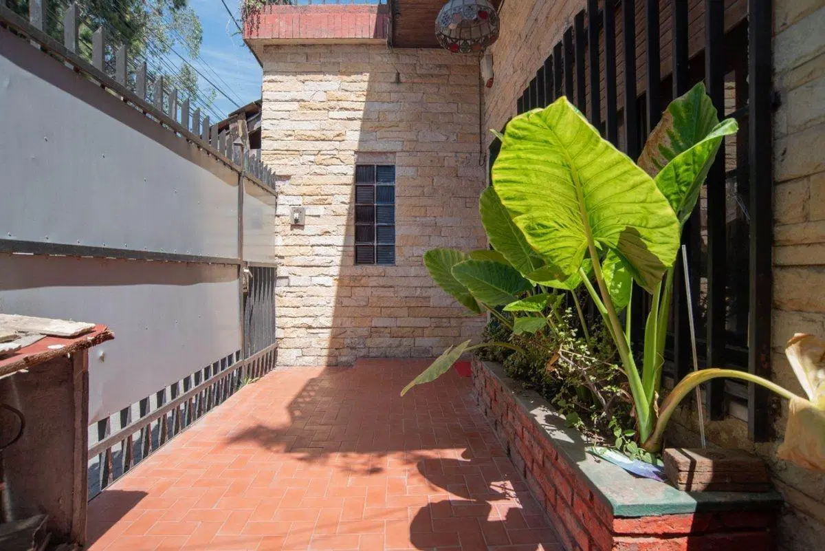 VENTA CASA 6 AMBIENTES HURLINGHAM W.MORRIS PERMUTA 4