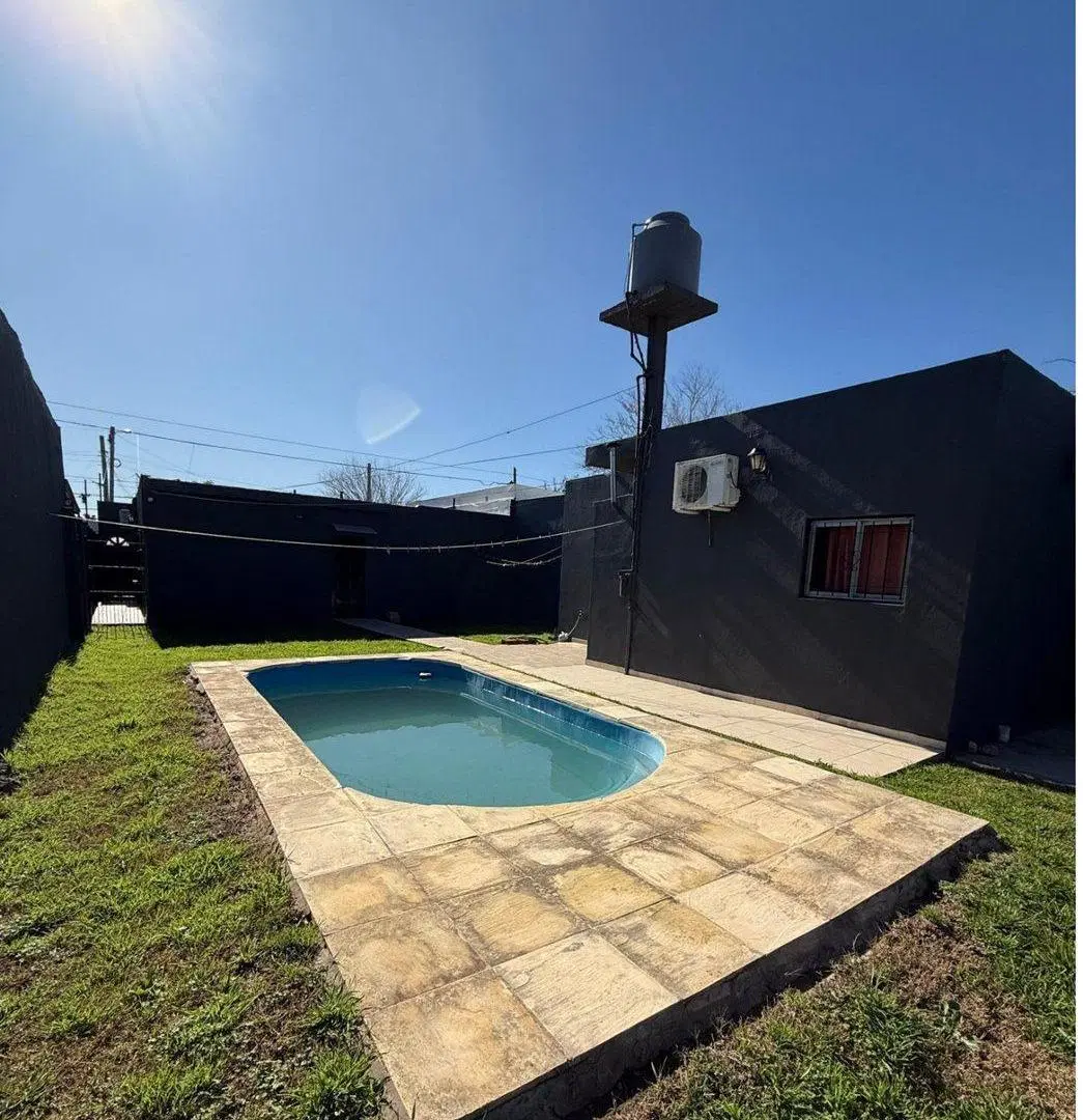 VENTA CASA + DTO PILETA PASO DEL REY MORENO 5