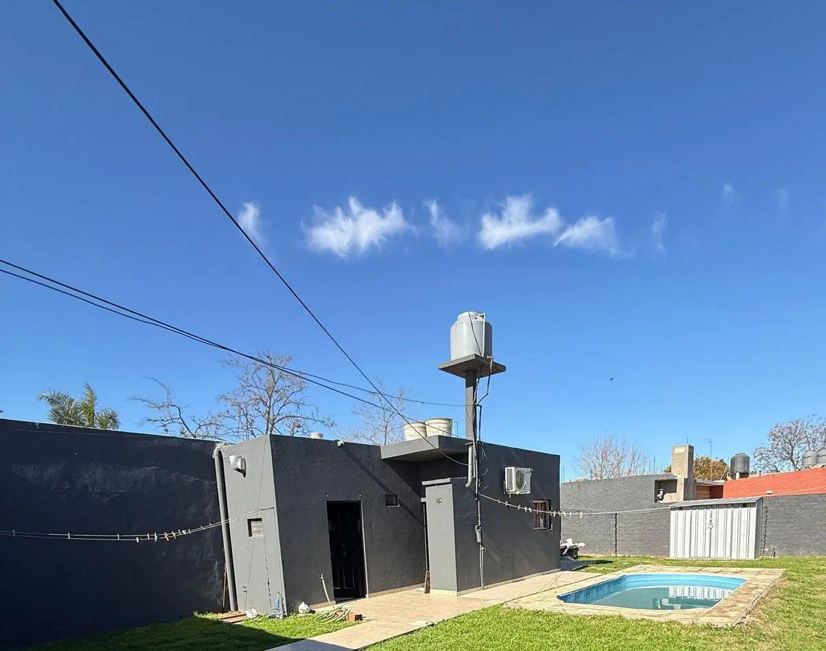 VENTA CASA + DTO PILETA PASO DEL REY MORENO 3