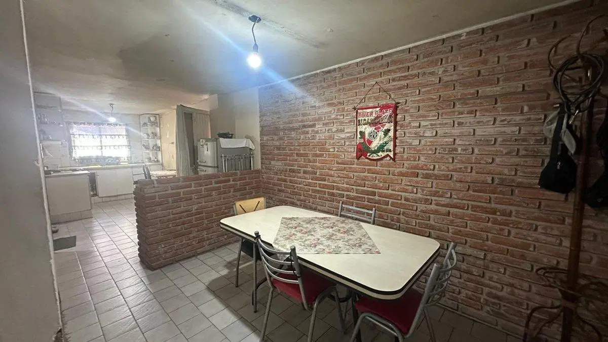 Venta casa 6amb Hurlingham 2