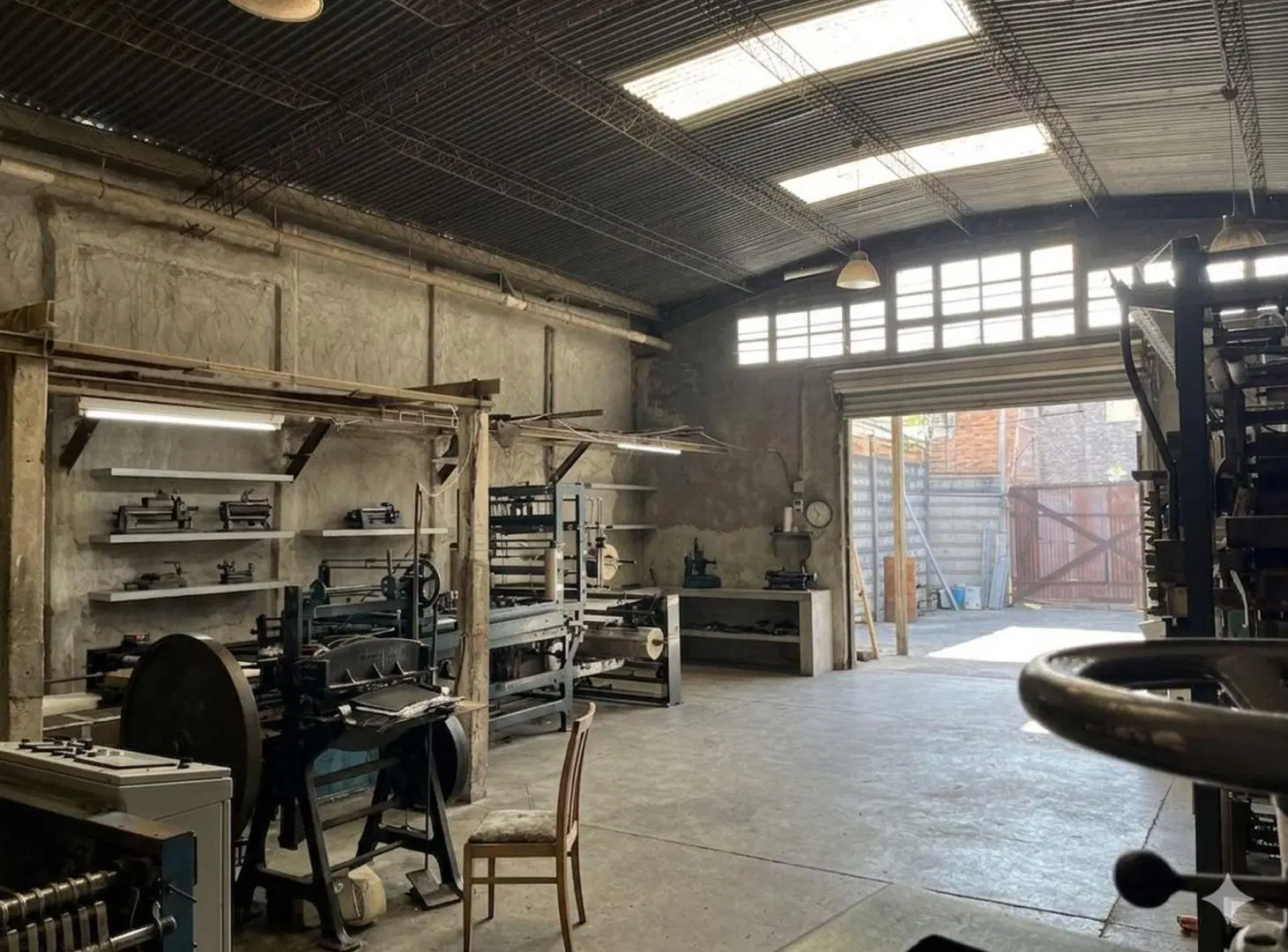 VENTA Galpón Industrial Loma Hermosa APTO CREDITO 4