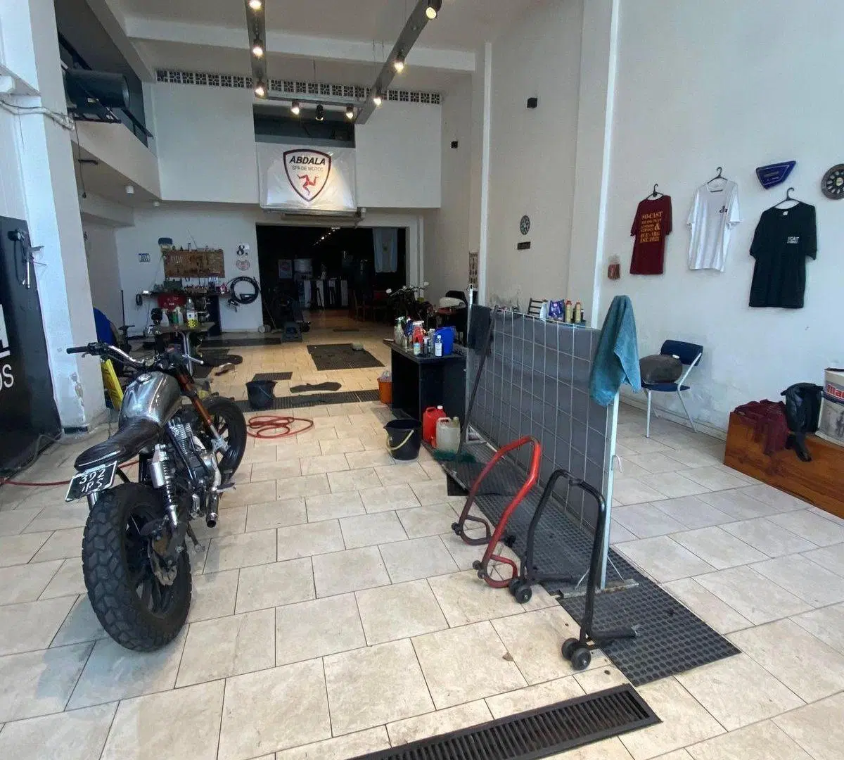 VENTA LOCAL COMERCIAL DEPOSITO MORON 4