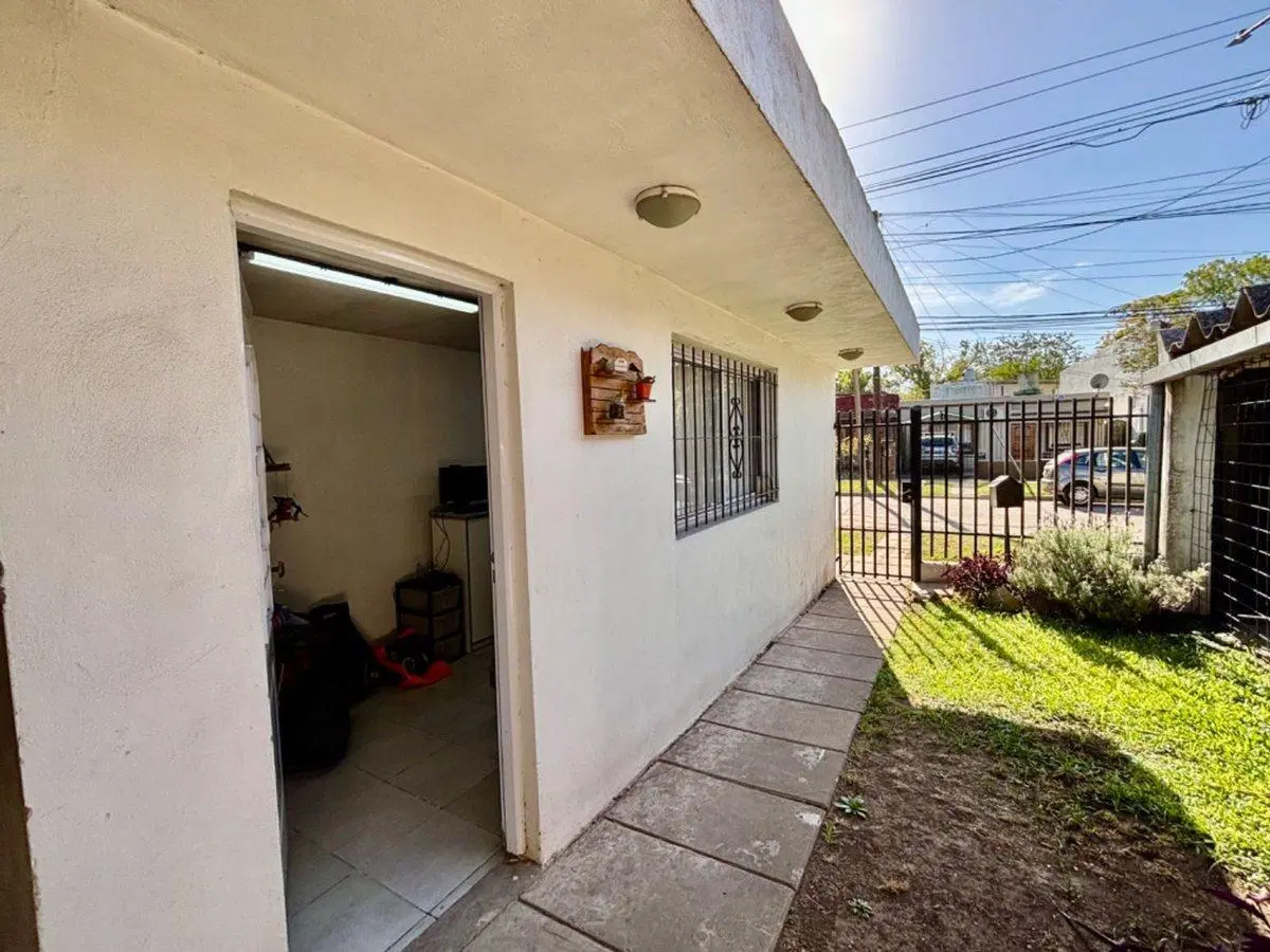 VENTA CASA 4 AMBIENTES HURLINGHAM COCHERA 4