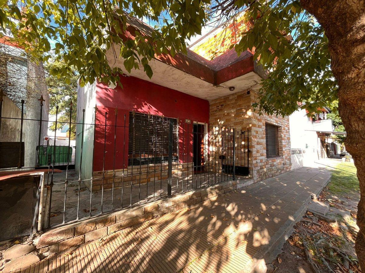 CASA EN VENTA W.C.MORRIS 4 ambientes.