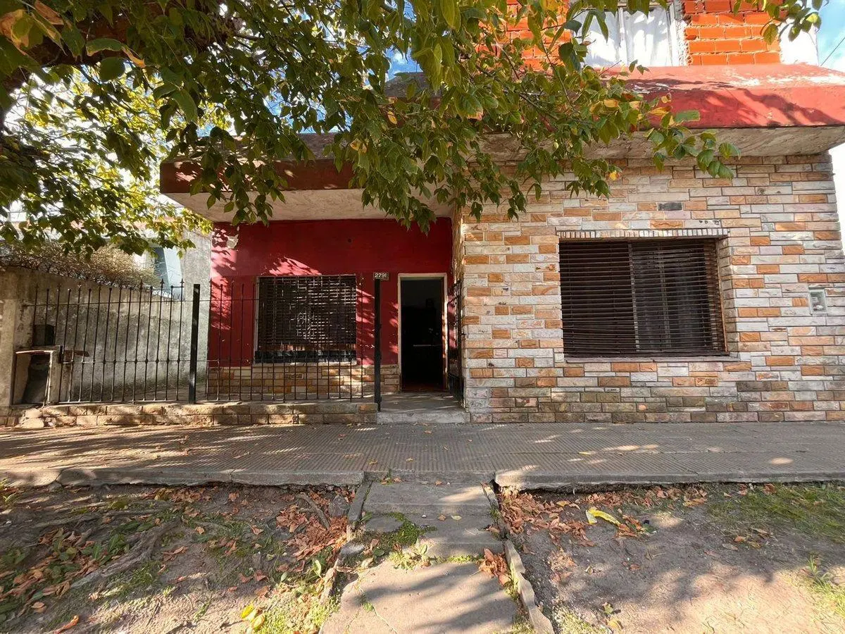 CASA EN VENTA W.C.MORRIS 4 ambientes. 3