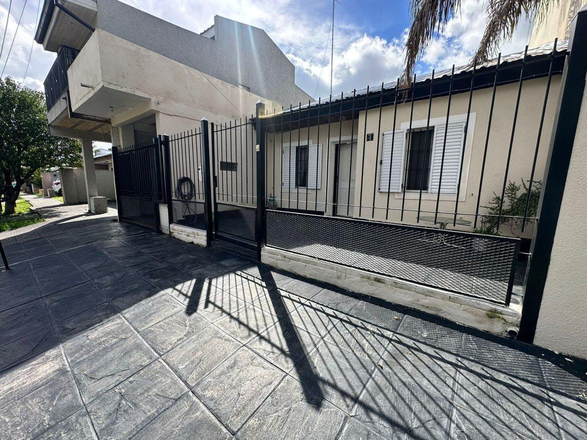 VENTA CASA 3 AMBIENTES EN BARRIO ALTOS DE PODESTA