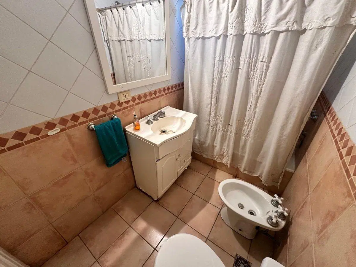 CASA 4 AMBIENTES B. CERRADO HURLINGHAM APTO CRED. 5