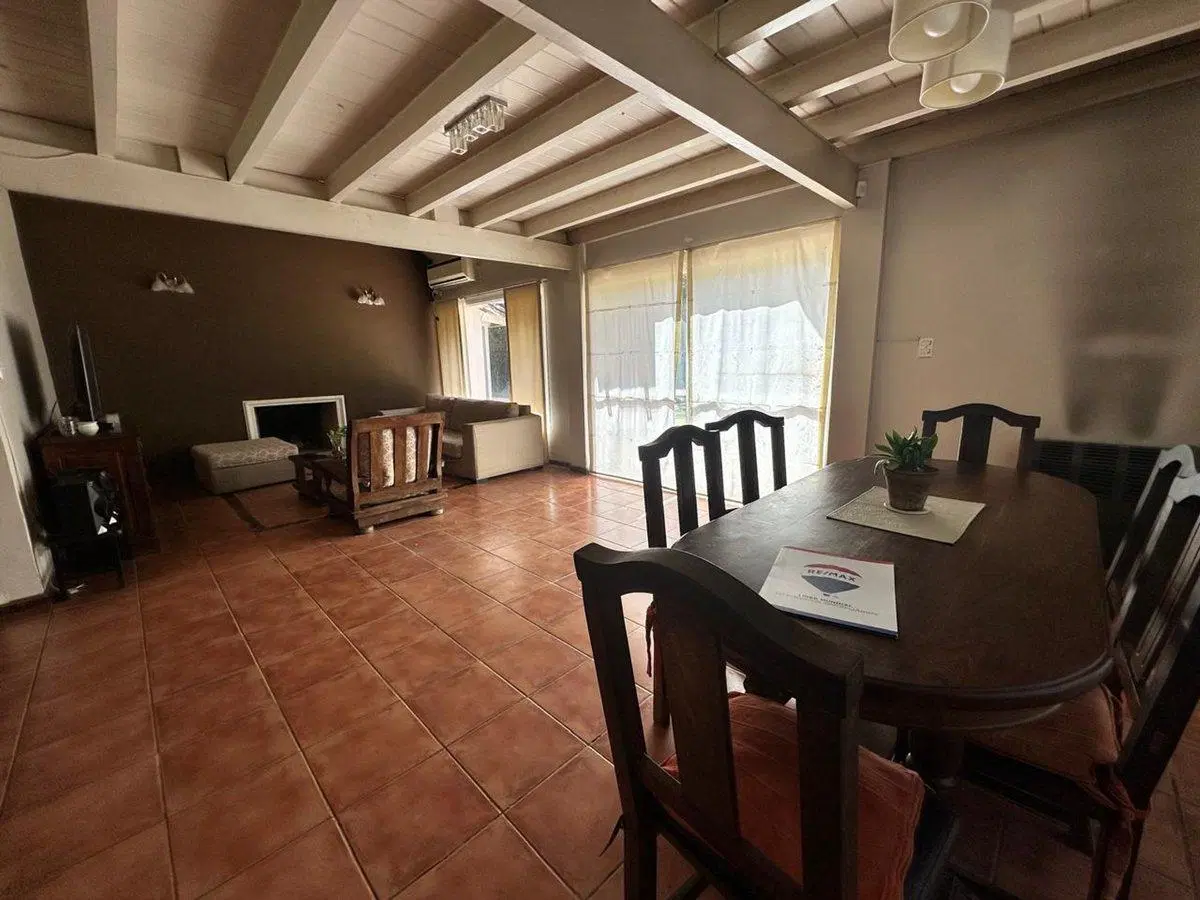 CASA 4 AMBIENTES B. CERRADO HURLINGHAM APTO CRED. 2