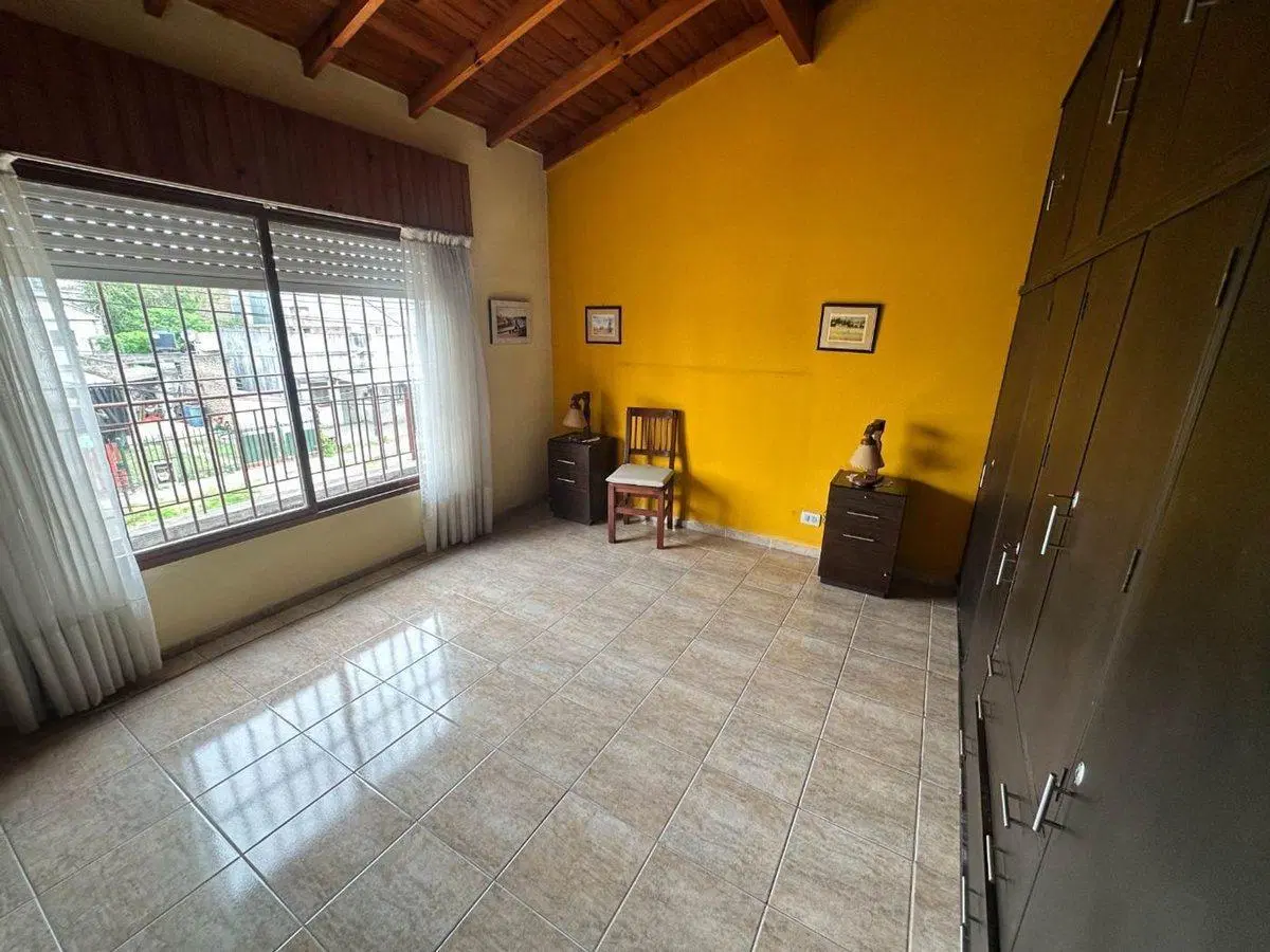 CASA EN VENTA 3 AMBIENTES EN HURLINGHAM 8