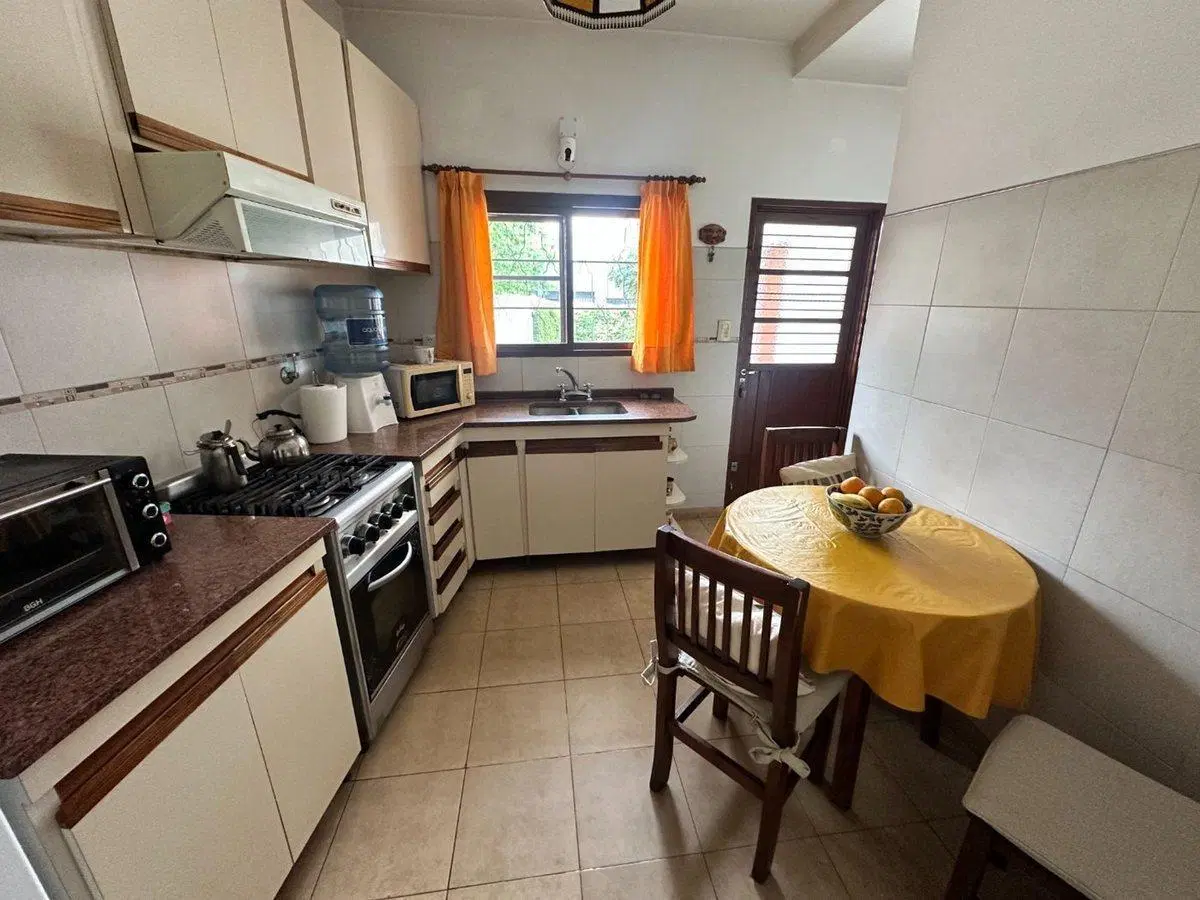 CASA EN VENTA 3 AMBIENTES EN HURLINGHAM 5