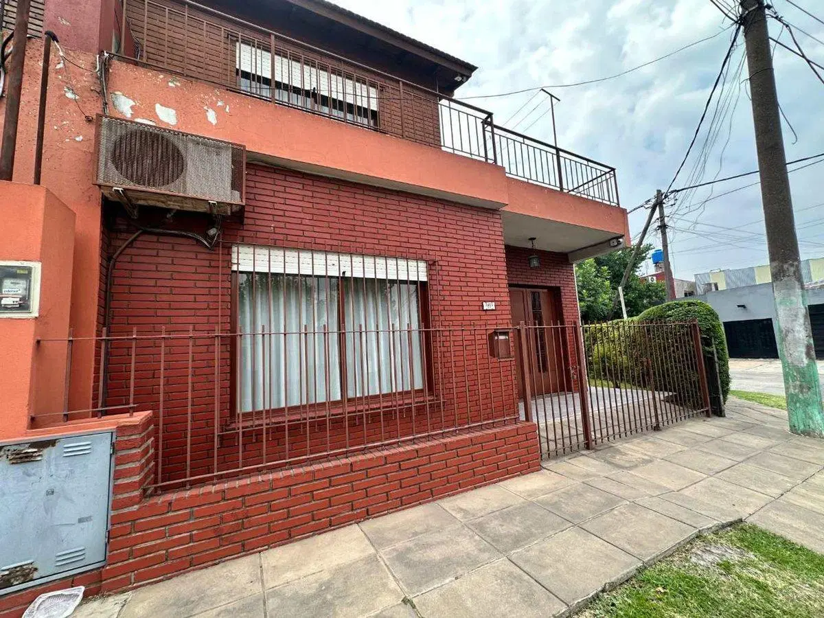 CASA EN VENTA 3 AMBIENTES EN HURLINGHAM 3