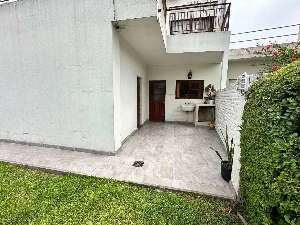 CASA EN VENTA 3 AMBIENTES EN HURLINGHAM 3
