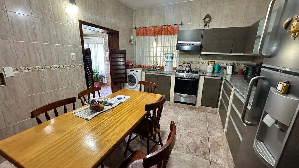 CASA EN VENTA 4 AMB. + DEPTO.  EN HURLINGHAM 5