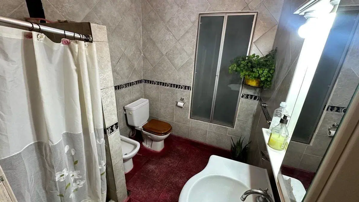 CASA EN VENTA 4 AMB. + DEPTO.  EN HURLINGHAM 4