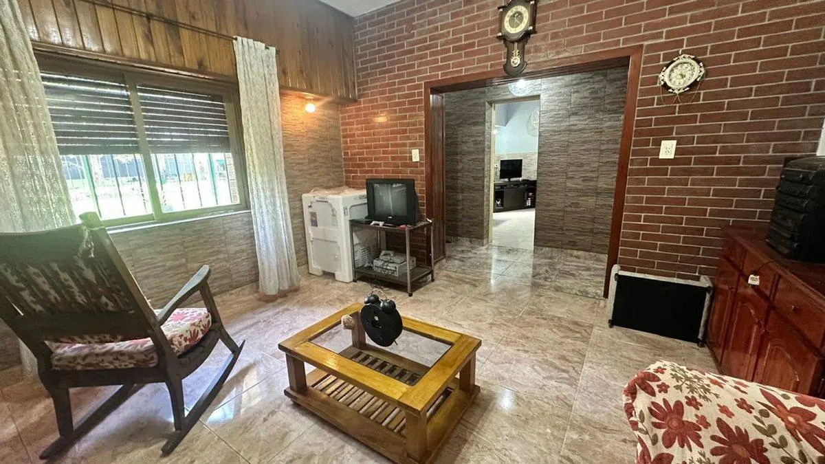 CASA EN VENTA 4 AMB. + DEPTO.  EN HURLINGHAM 5