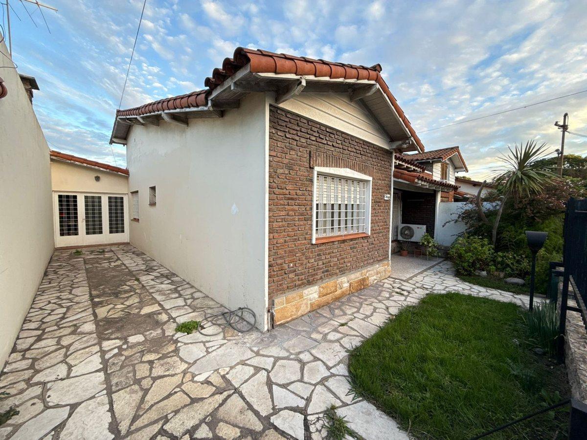 CASA 5 AMB VILLA LUZURIAGA APTO CREDITO