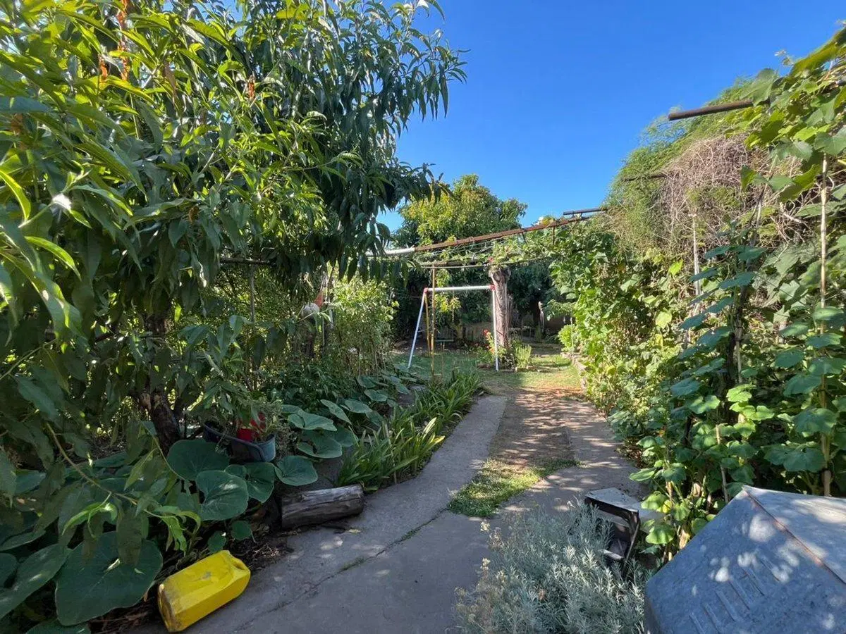 CASA EN VENTA SOBRE COLECTORA ACCESO OESTE.PERMUTA 5