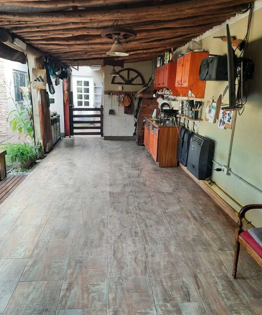 Venta Casa 4 Amb en Esquina con Quincho y Jardín 3