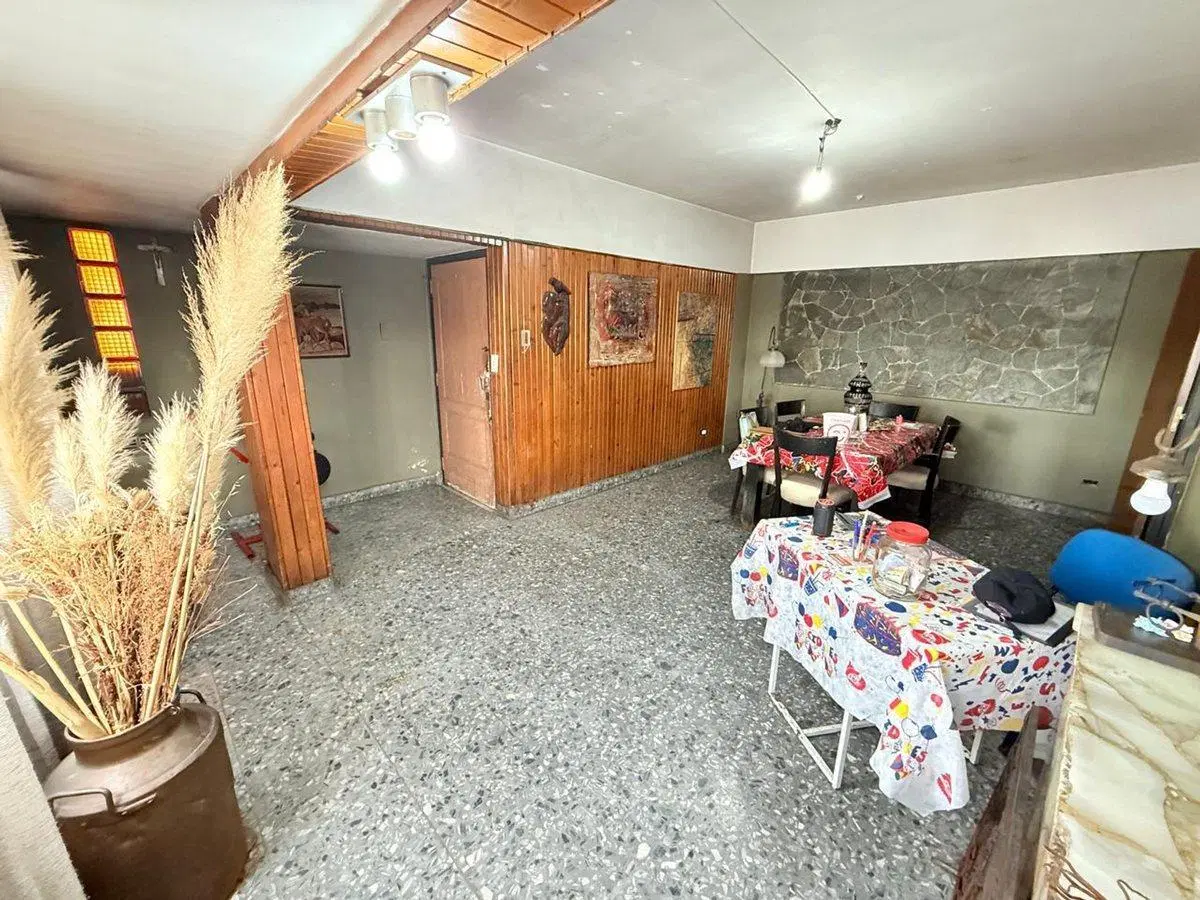 LOCAL + 2 DEPARTAMENTOS SOBRE AV. VERGARA 2