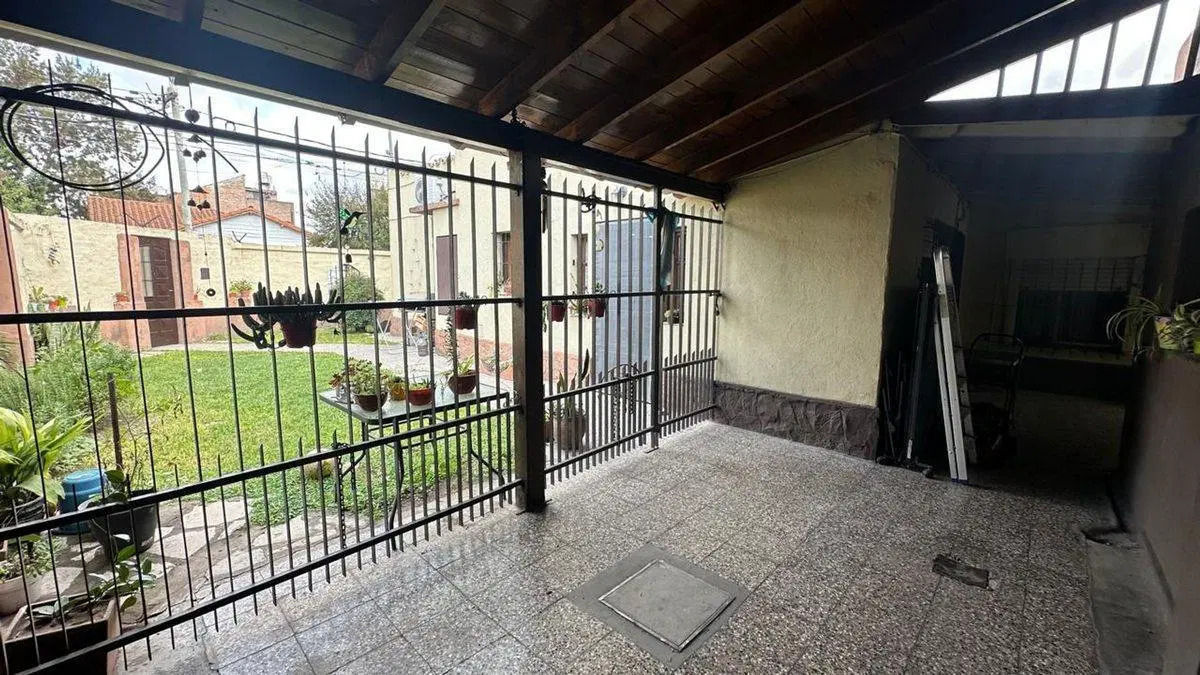 Venta casa 4amb Hurlingham 3